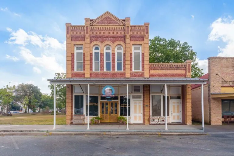 Building exterior of Goliad Dental Care